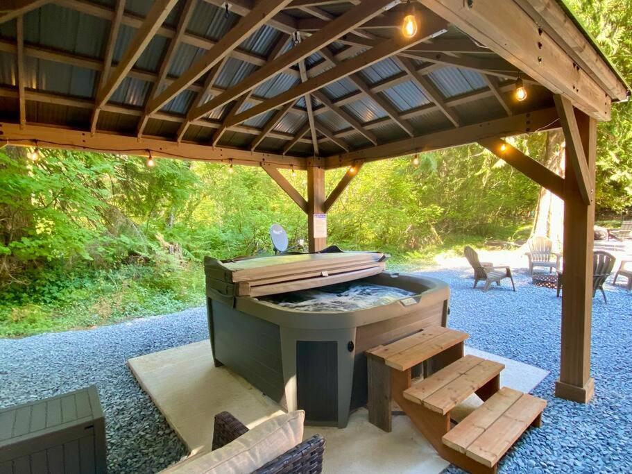New Modern Cabin! 5Mi To Mt Rainier National Park! Hot Tub & Wifi Ashford Eksteriør billede