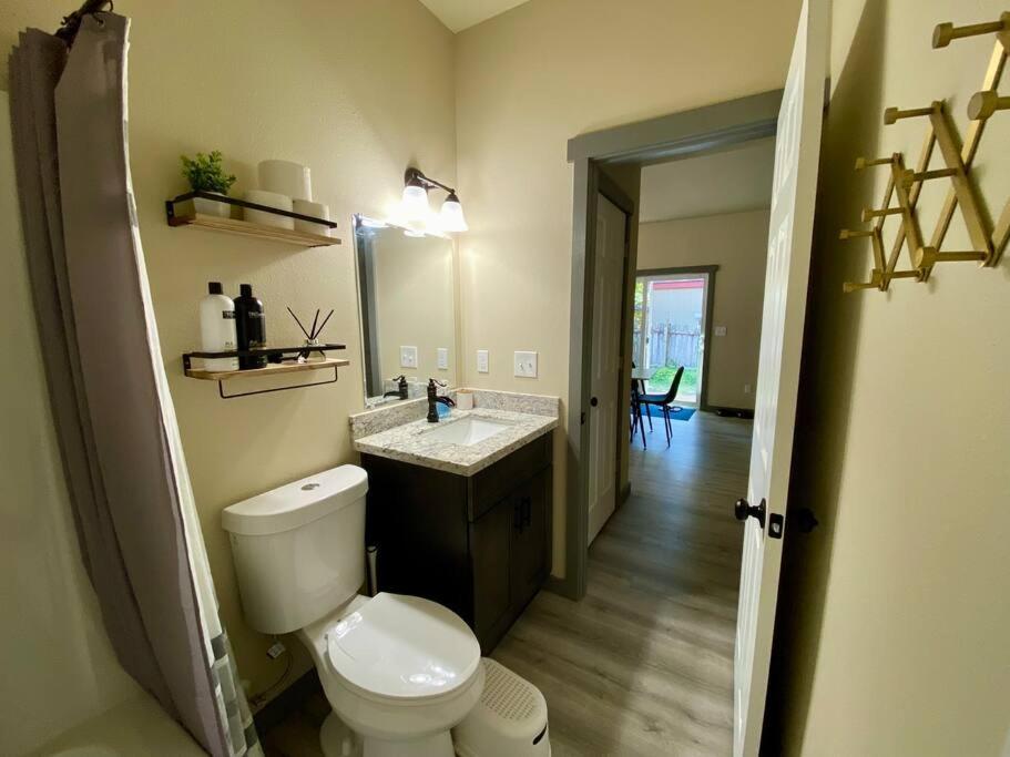 New Modern Cabin! 5Mi To Mt Rainier National Park! Hot Tub & Wifi Ashford Eksteriør billede